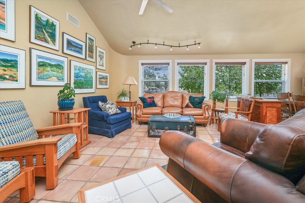 43656 Crystal Cave Cir, Coarsegold, CA 93614