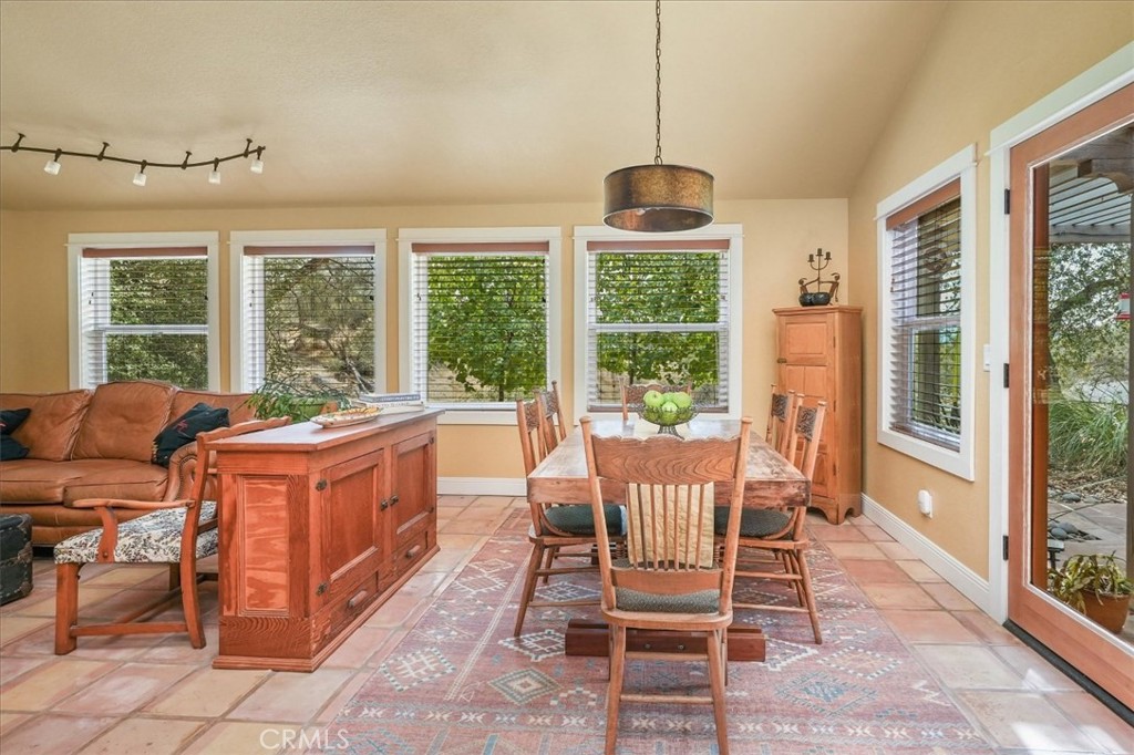 43656 Crystal Cave Cir, Coarsegold, CA 93614