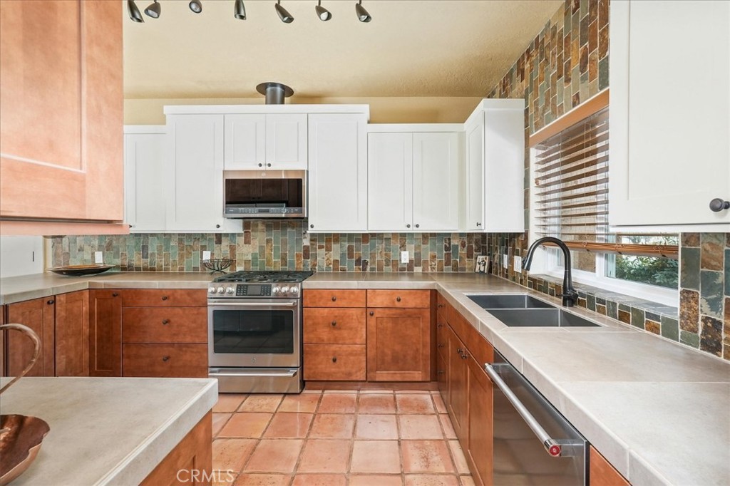 43656 Crystal Cave Cir, Coarsegold, CA 93614