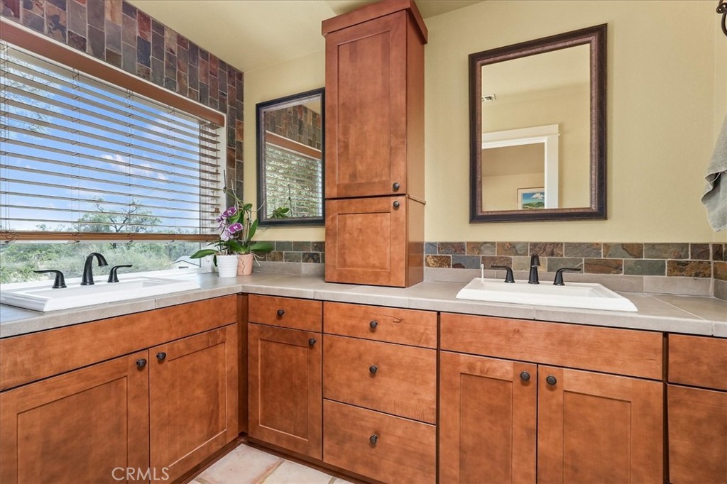 43656 Crystal Cave Cir, Coarsegold, CA 93614