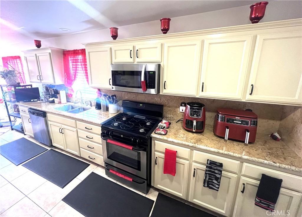 6168 W Scott Ave, Fresno, CA 93723