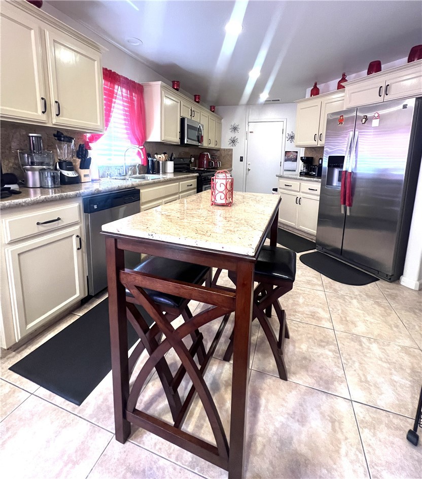 6168 W Scott Ave, Fresno, CA 93723