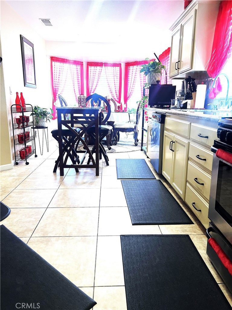 6168 W Scott Ave, Fresno, CA 93723