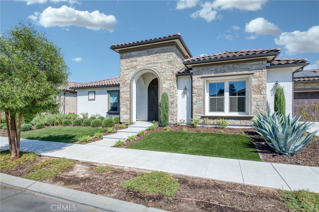 2687 Trenton, Clovis, CA 93619