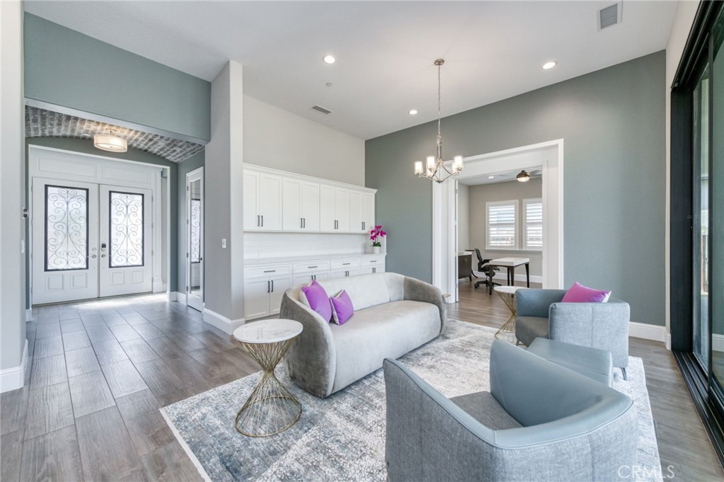 2687 Trenton, Clovis, CA 93619