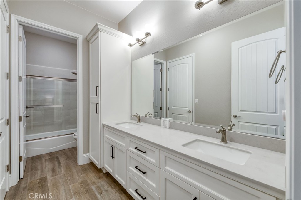 2687 Trenton, Clovis, CA 93619