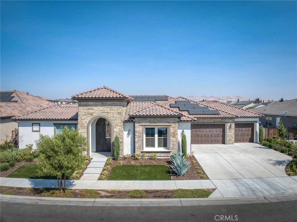 2687 Trenton, Clovis, CA 93619