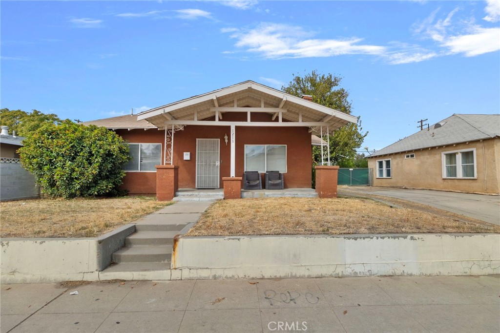 1211 E Clinton, Fresno, CA 93704