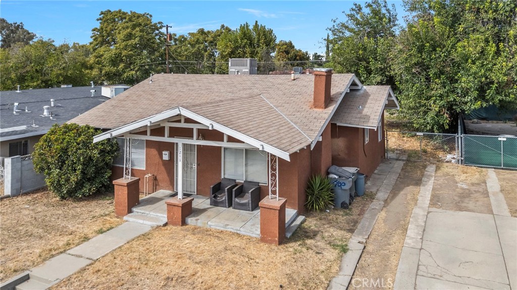 1211 E Clinton, Fresno, CA 93704