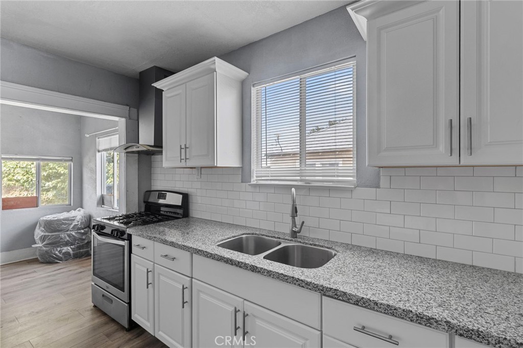 1211 E Clinton, Fresno, CA 93704