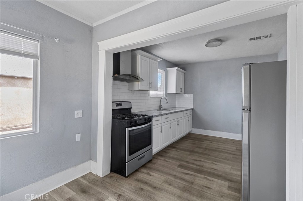 1211 E Clinton, Fresno, CA 93704