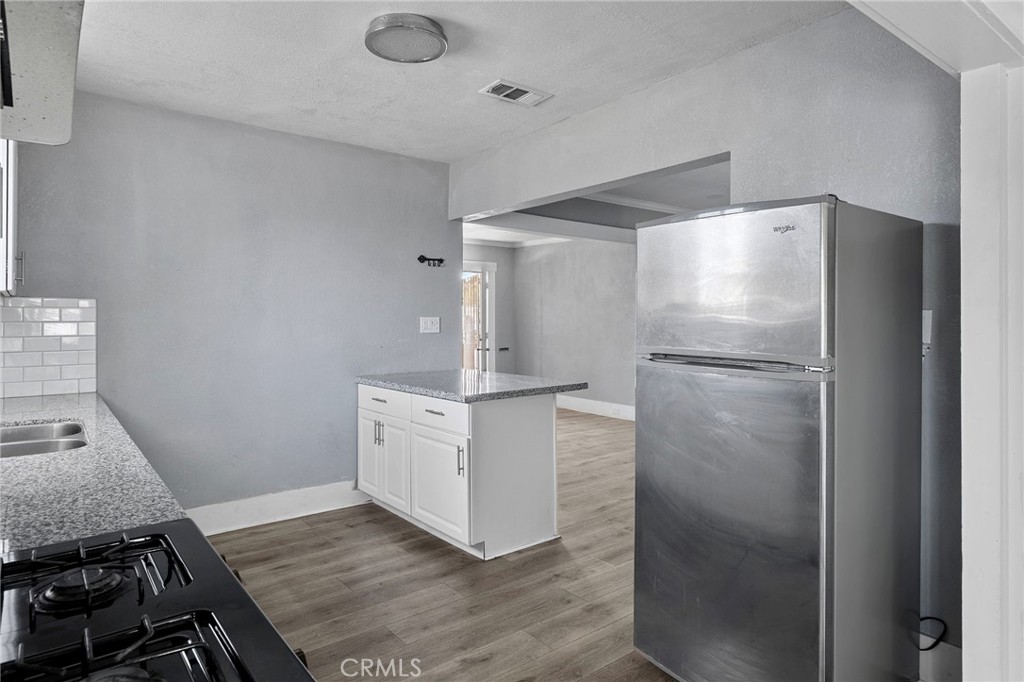 1211 E Clinton, Fresno, CA 93704