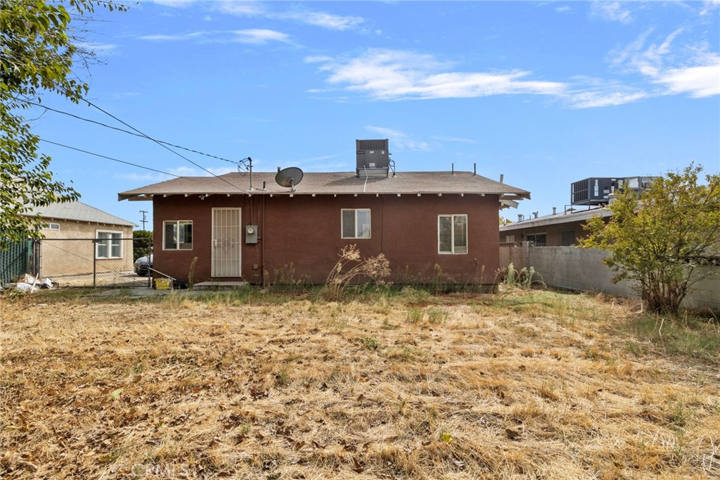 1211 E Clinton, Fresno, CA 93704