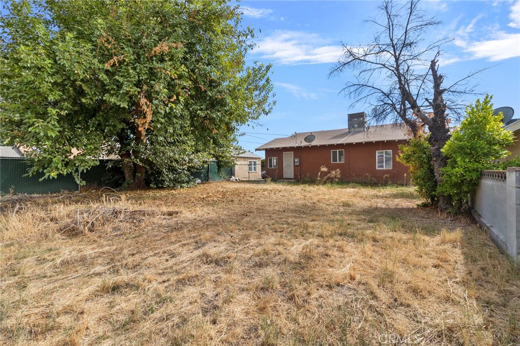 1211 E Clinton, Fresno, CA 93704