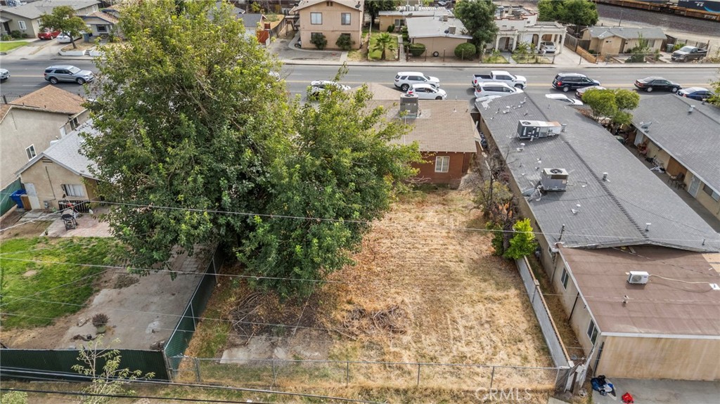 1211 E Clinton, Fresno, CA 93704