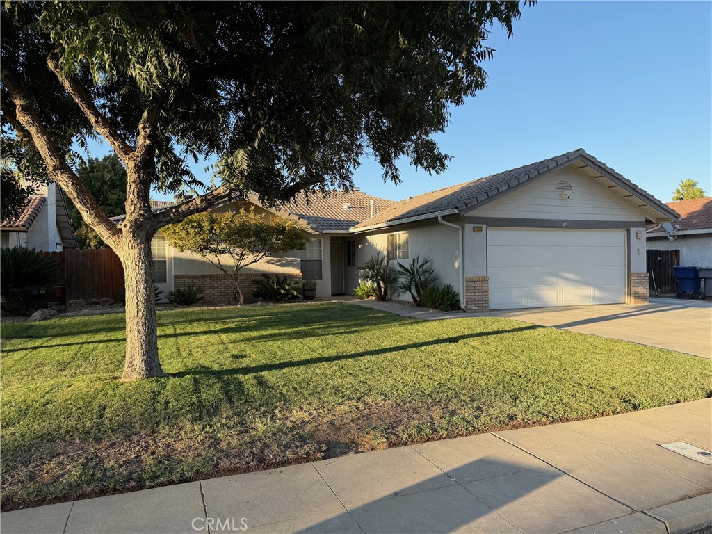 2023 Paul Ave, Clovis, CA 93611