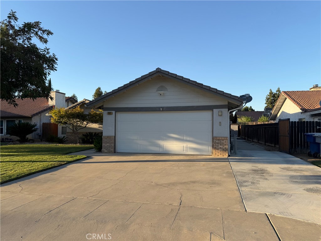 2023 Paul Ave, Clovis, CA 93611