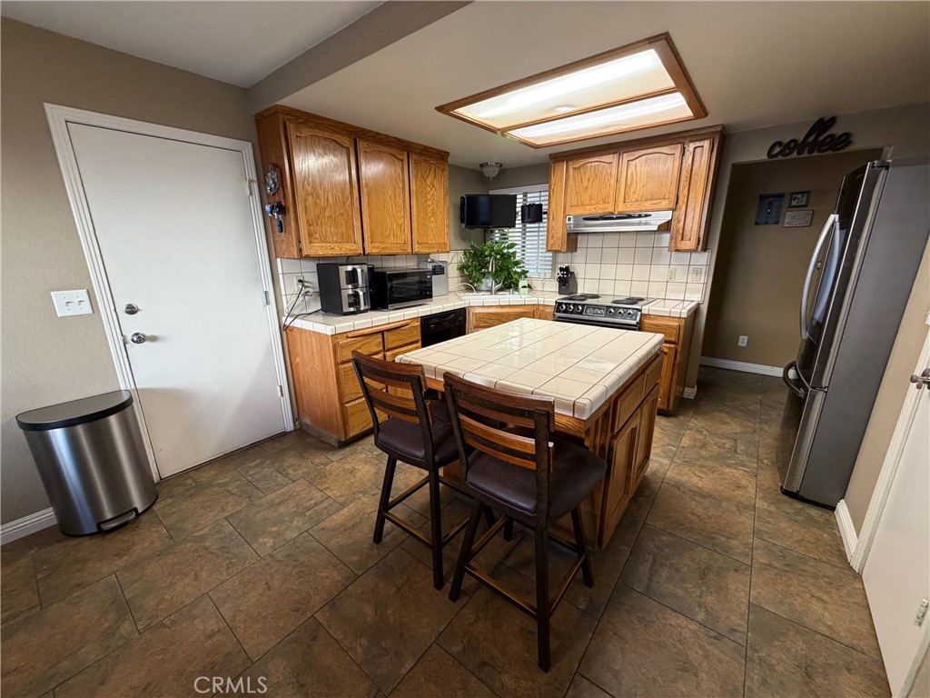 2023 Paul Ave, Clovis, CA 93611