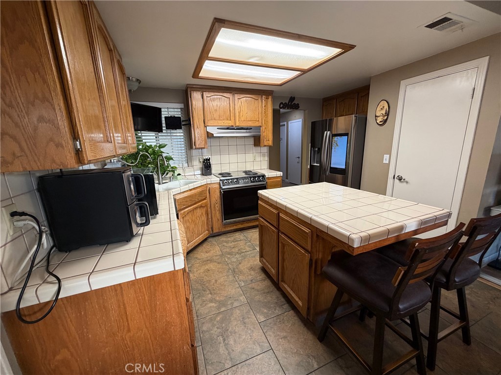 2023 Paul Ave, Clovis, CA 93611