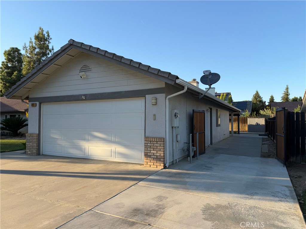 2023 Paul Ave, Clovis, CA 93611