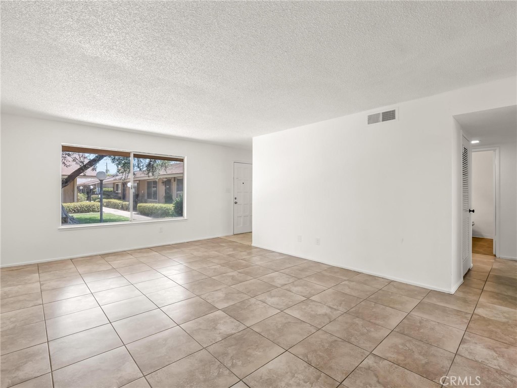 3725 N Fruit Ave #B, Fresno, CA 93705