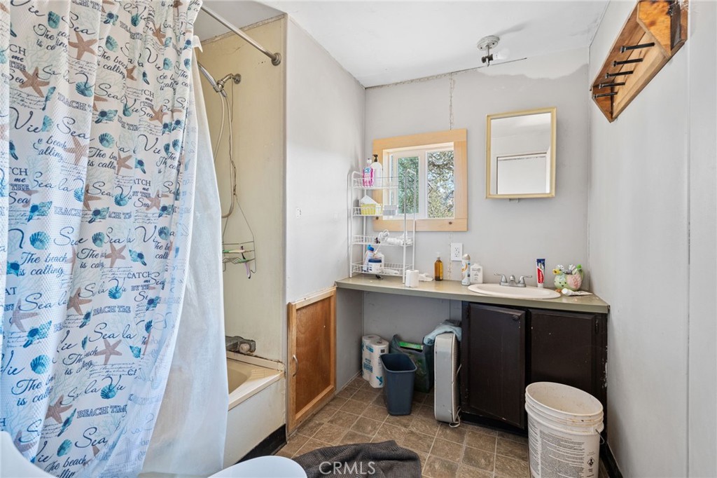 4963 Valley Ln, Catheys Valley, CA 93506