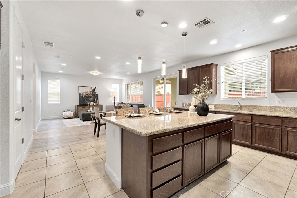 1776 WHITEASH, Clovis, CA 93619