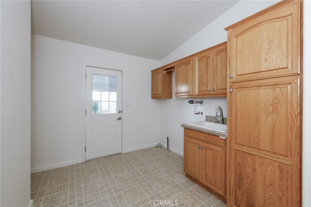 8646 Cairo, Laton, CA 93242