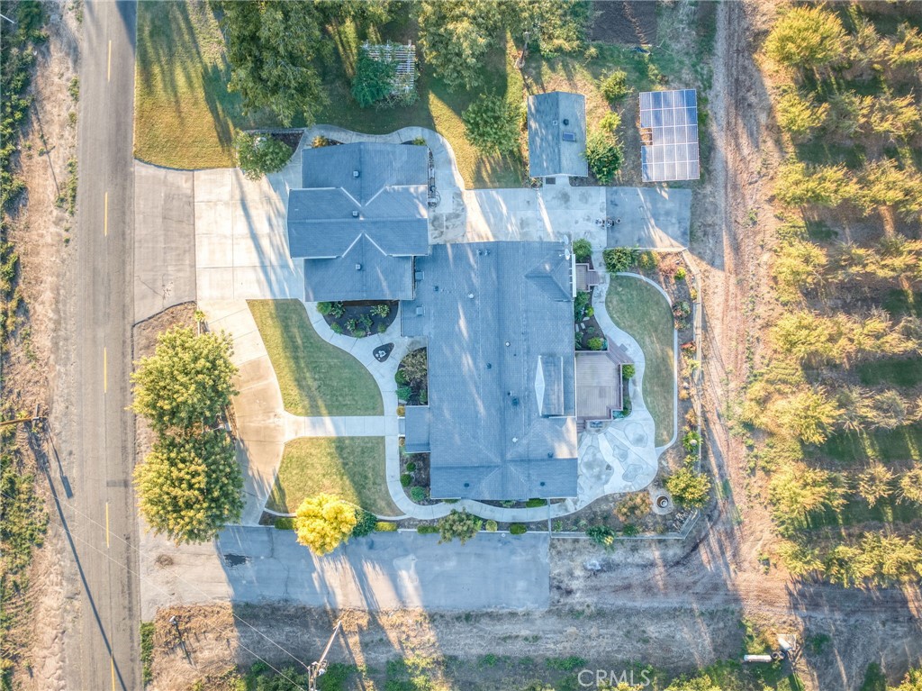 8646 Cairo, Laton, CA 93242