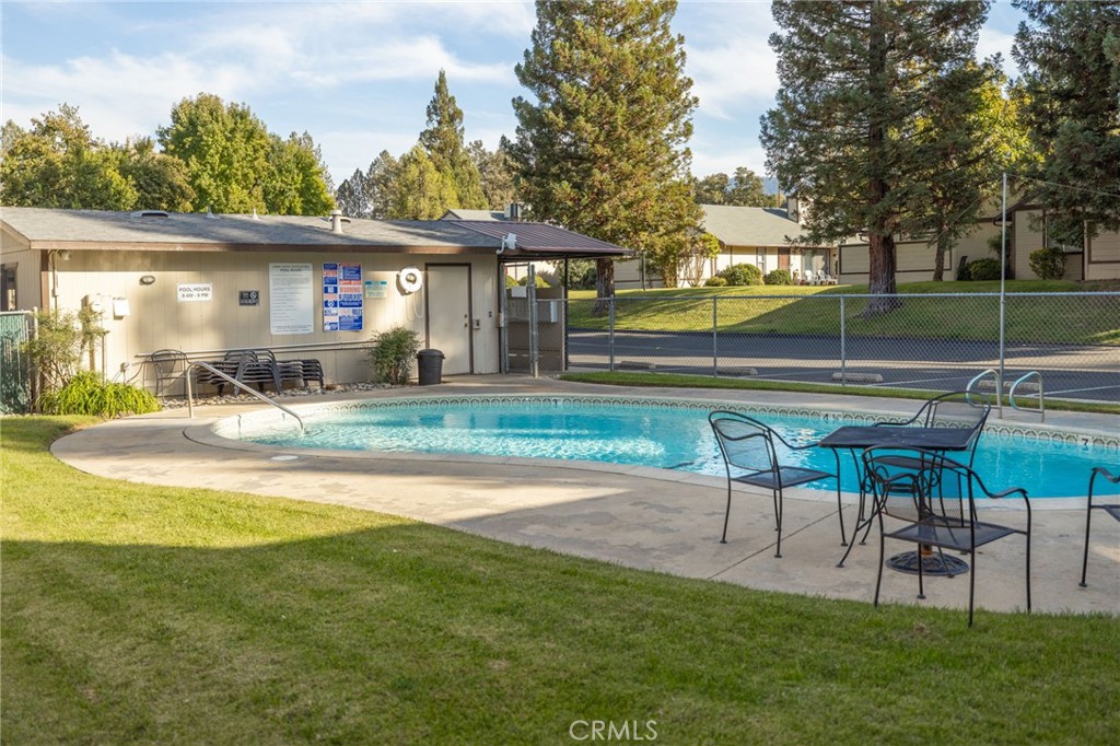 49400 River Park #17, Oakhurst, CA 93644