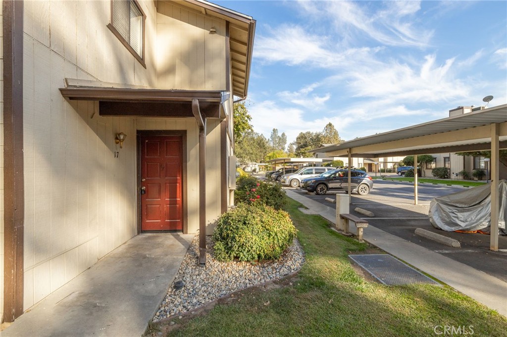 49400 River Park #17, Oakhurst, CA 93644