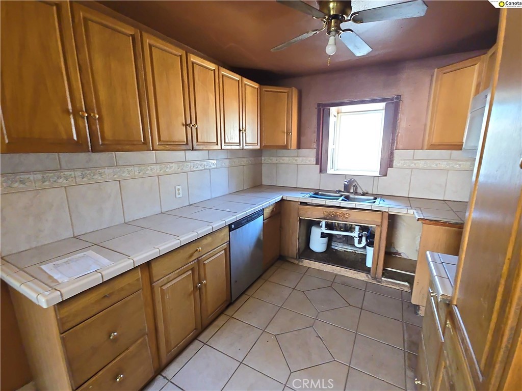 1923 W Pontiac, Fresno, CA 93705