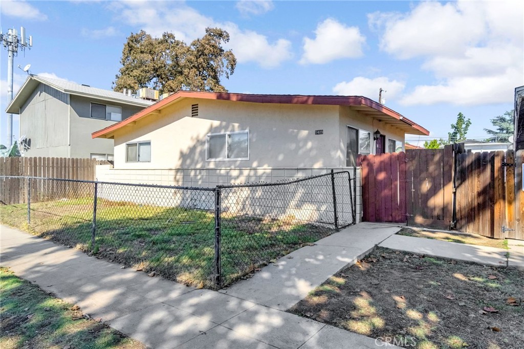 1409 E Cambridge, Fresno, CA 93704