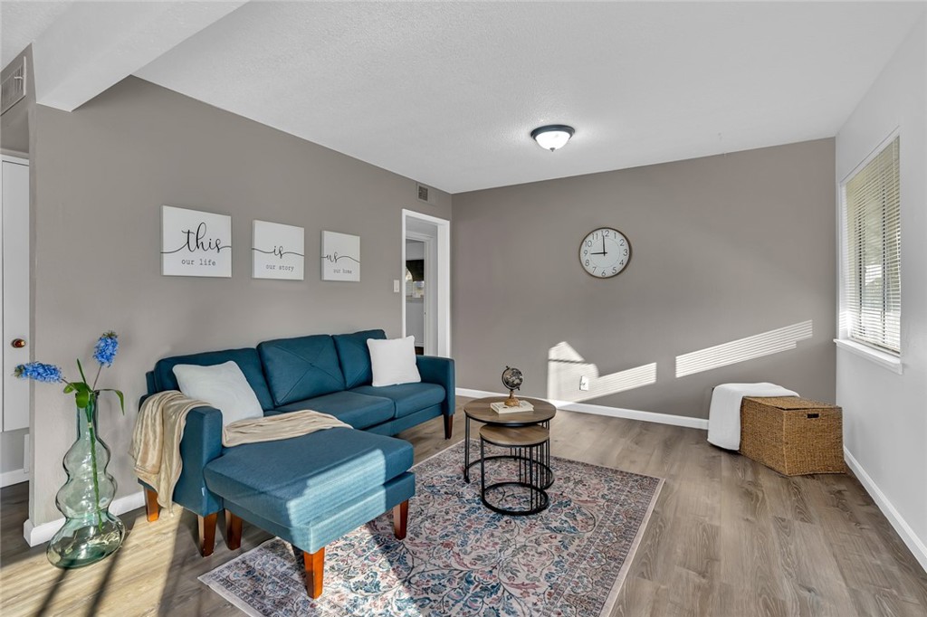 941 Granada, Los Banos, CA 93635