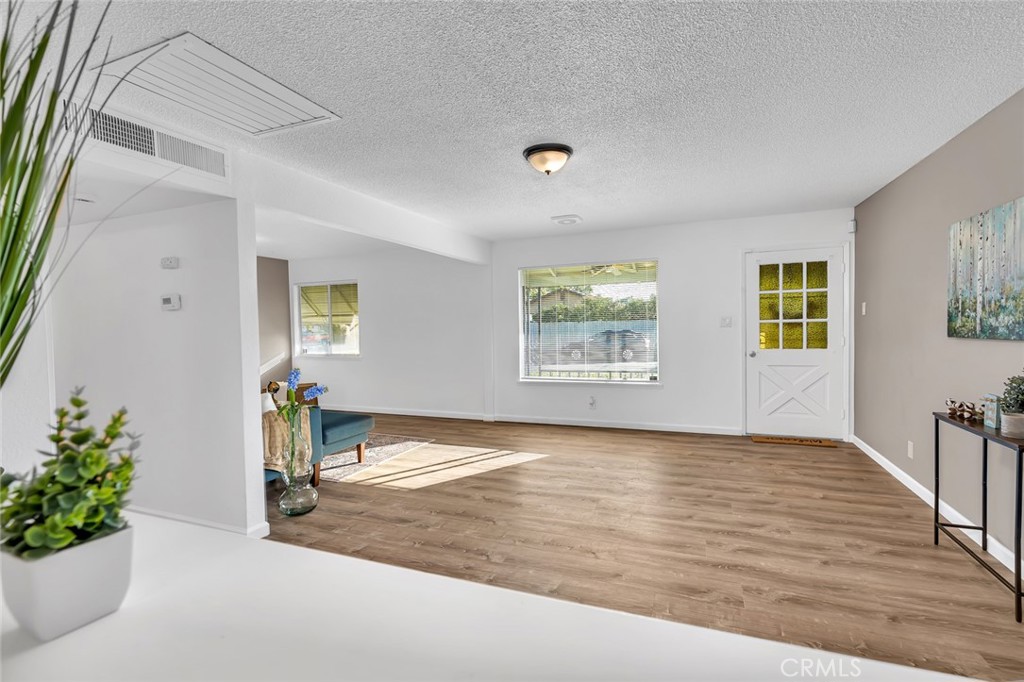 941 Granada, Los Banos, CA 93635