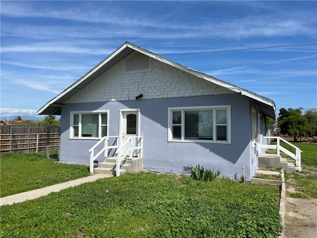 958 S Prospect St #A, Porterville, CA 93257