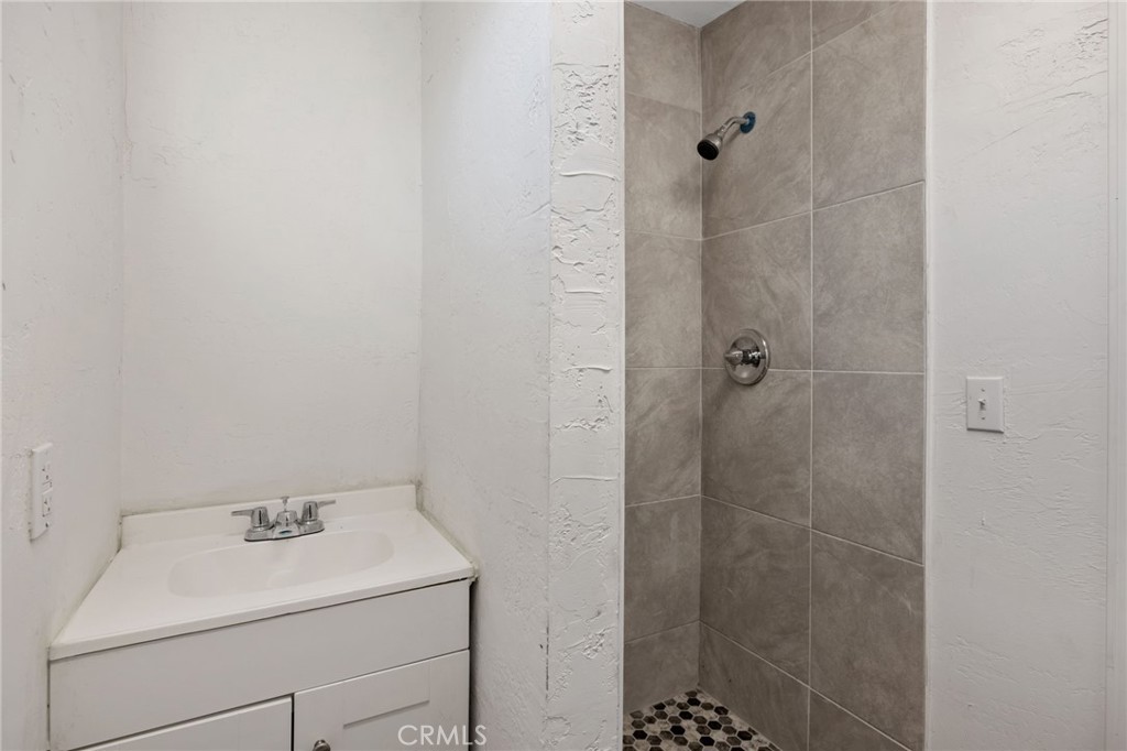 9893 Vista Ave, Hanford, CA 93230