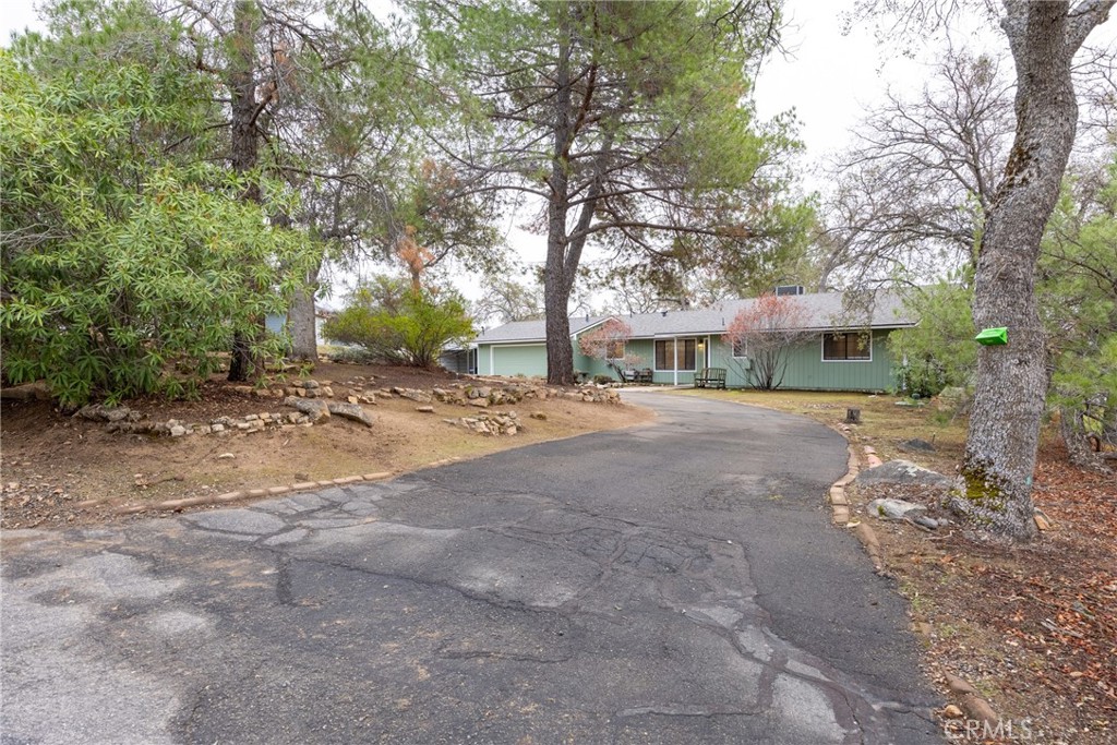 42058 Wild Stallion Ct, Coarsegold, CA 93614