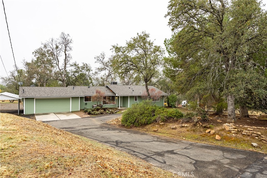 42058 Wild Stallion Ct, Coarsegold, CA 93614