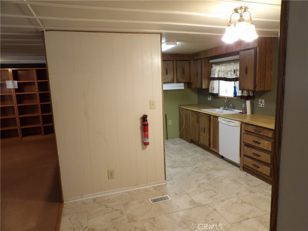 46918 Creekside Rd, Squaw Valley, CA 93675