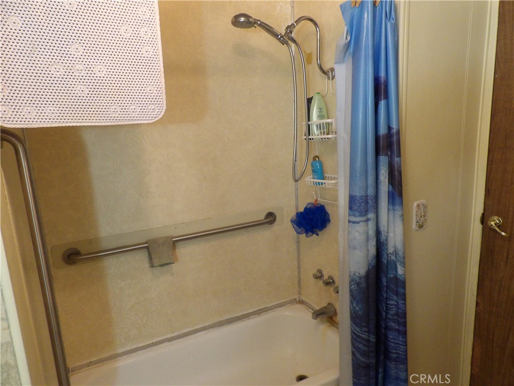 46918 Creekside Rd, Squaw Valley, CA 93675