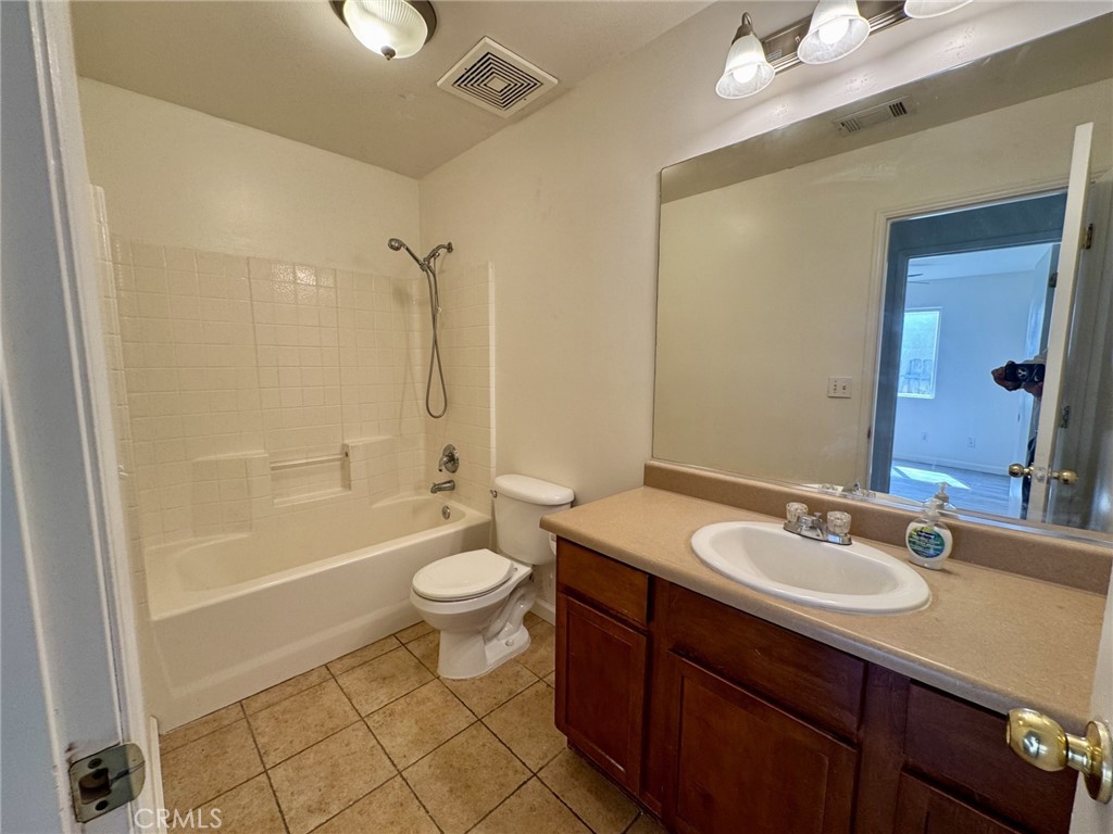 2387 N Hanover, Fresno, CA 93722