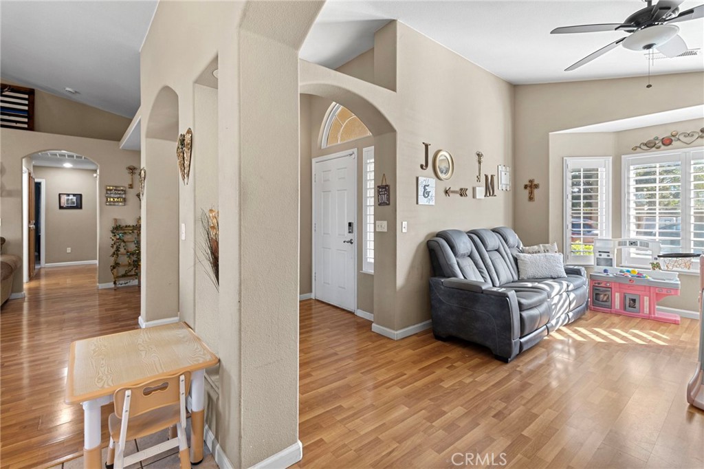 70 Makenna, Madera, CA 93637