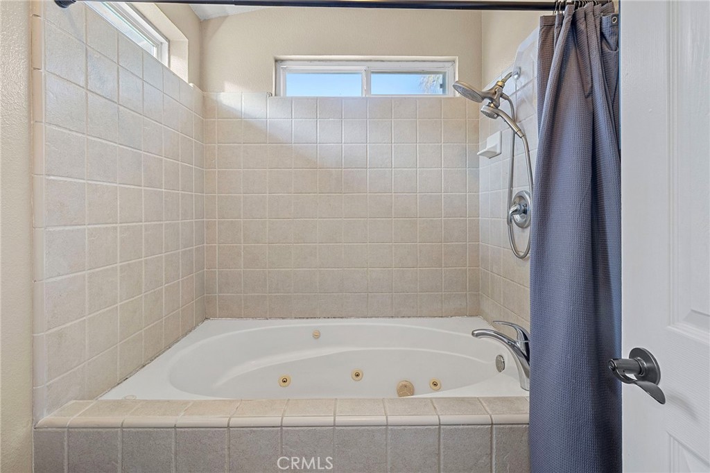 70 Makenna, Madera, CA 93637