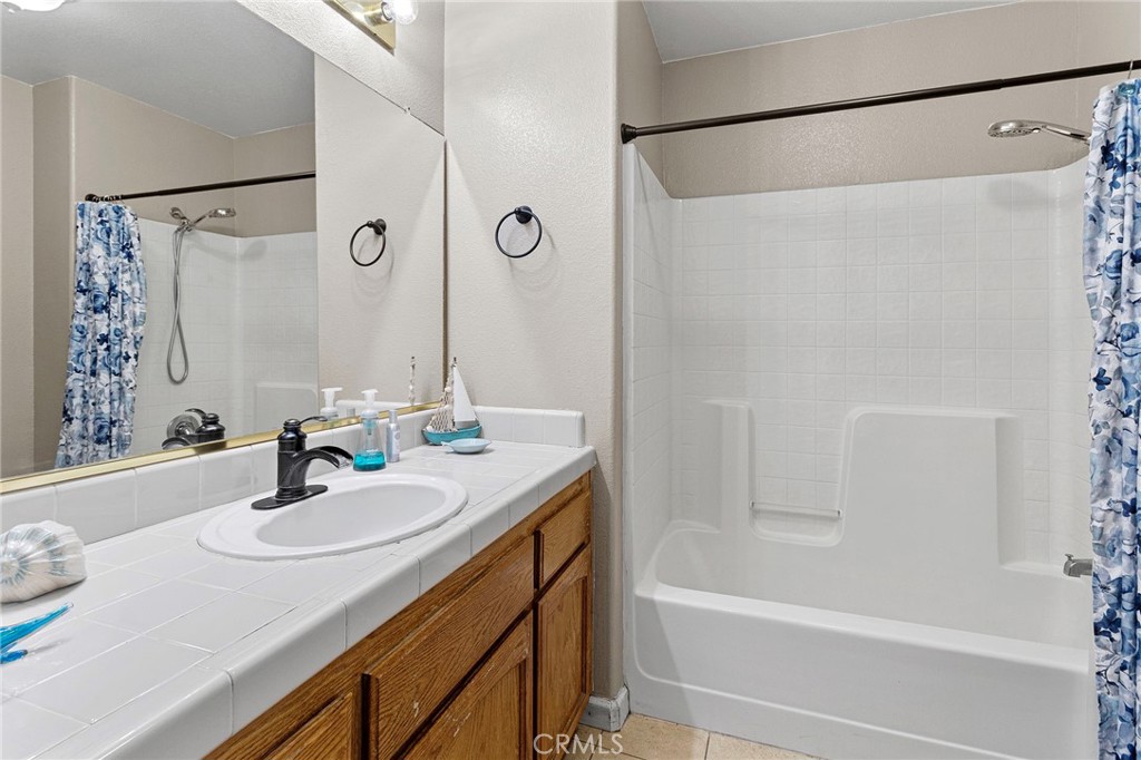 70 Makenna, Madera, CA 93637