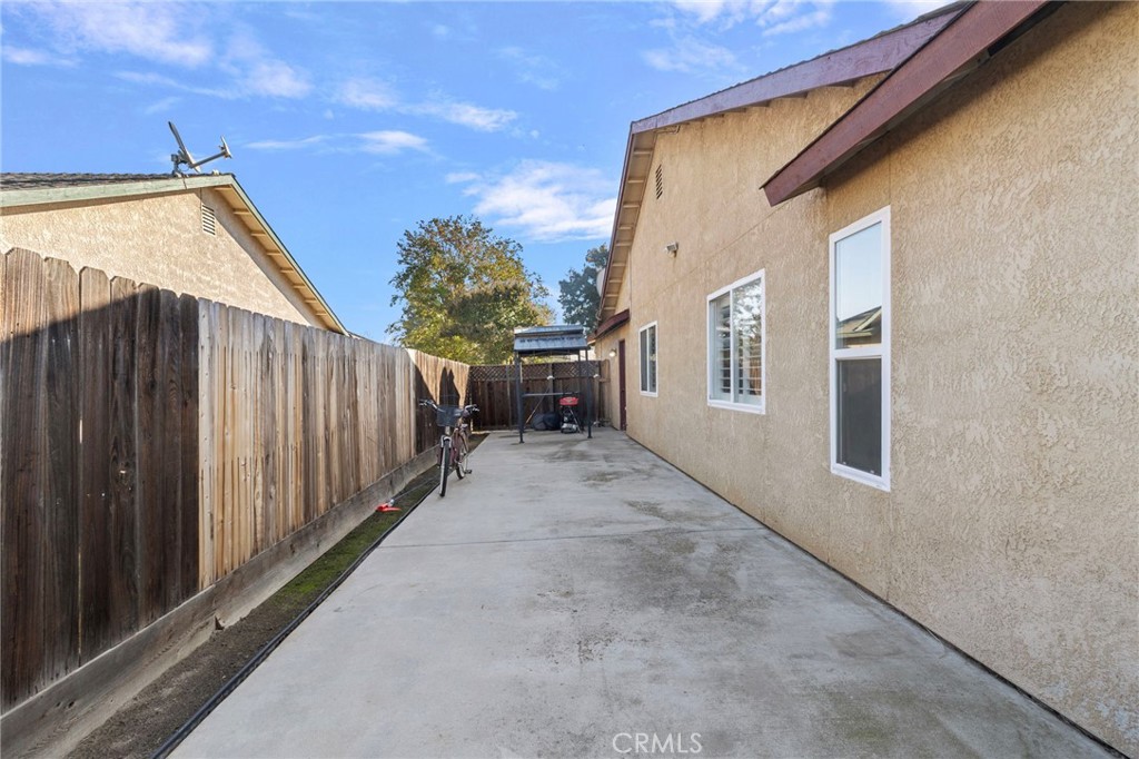 70 Makenna, Madera, CA 93637