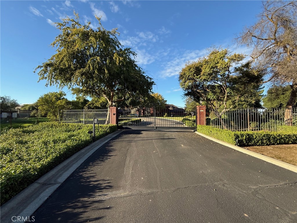 2020 W Alluvial, Fresno, CA 93711