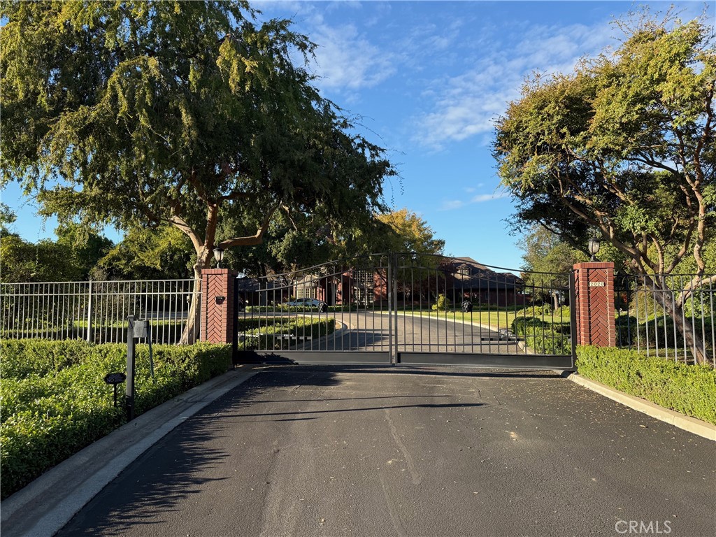 2020 W Alluvial, Fresno, CA 93711