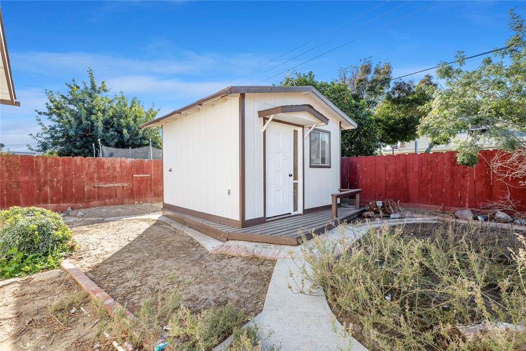 433 N Santa Venetia St, Los Banos, CA 93635