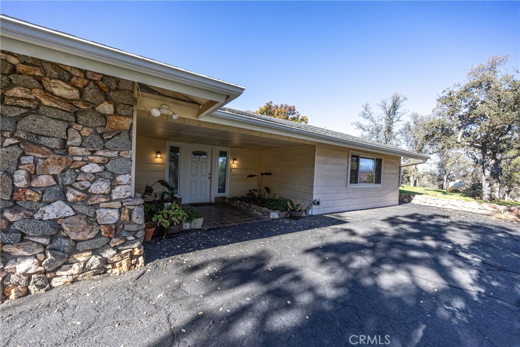 41443 Roaring River Ct, Coarsegold, CA 93614